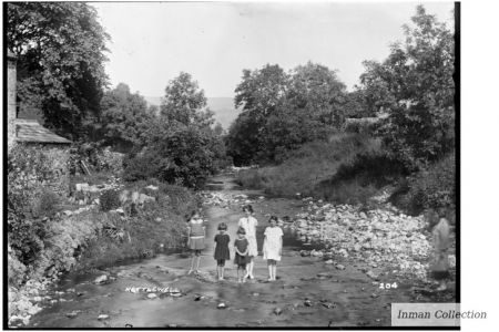 K5-2-204 Children in beck, Kettlewell.jpg