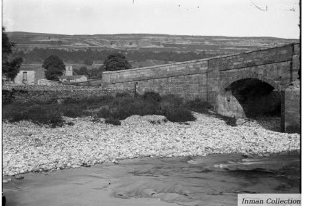 K8-13-00 Main river bridge, Kettlewell.jpg