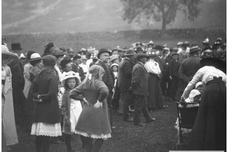 K3-9-00 Gathering of people in field.jpg