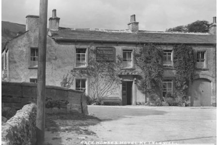 K4-15-00-Racehorses Hotel Kettlewell.jpg