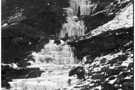 CH-5-300 Cray falls in winter.jpg